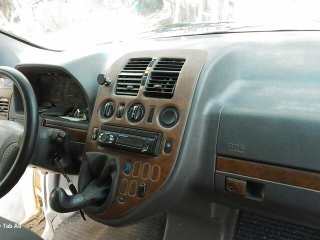 Білий Мерседес Віто вант., об'ємом двигуна 2.2 л та пробігом 325 тис. км за 4000 $, фото 2 на Automoto.ua