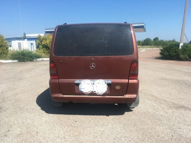 Коричневый Мерседес Вито, объемом двигателя 2.2 л и пробегом 401 тыс. км за 4333 $, фото 3 на Automoto.ua