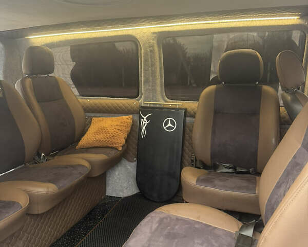 Коричневый Мерседес Вито, объемом двигателя 2.14 л и пробегом 351 тыс. км за 12500 $, фото 14 на Automoto.ua