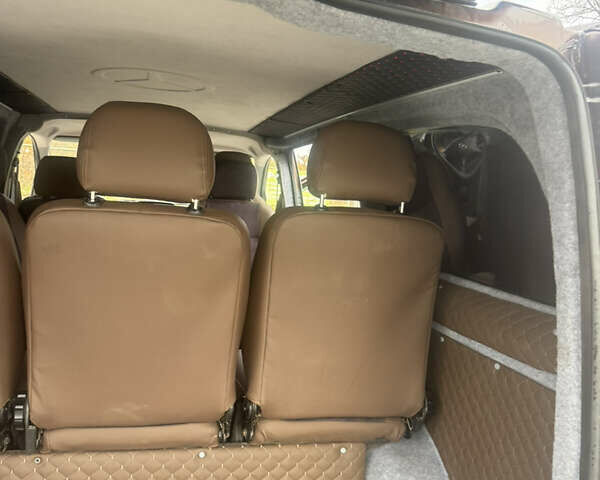 Коричневый Мерседес Вито, объемом двигателя 2.14 л и пробегом 351 тыс. км за 12500 $, фото 22 на Automoto.ua