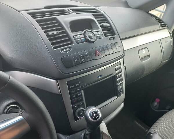 Коричневый Мерседес Вито, объемом двигателя 2.14 л и пробегом 316 тыс. км за 22000 $, фото 2 на Automoto.ua