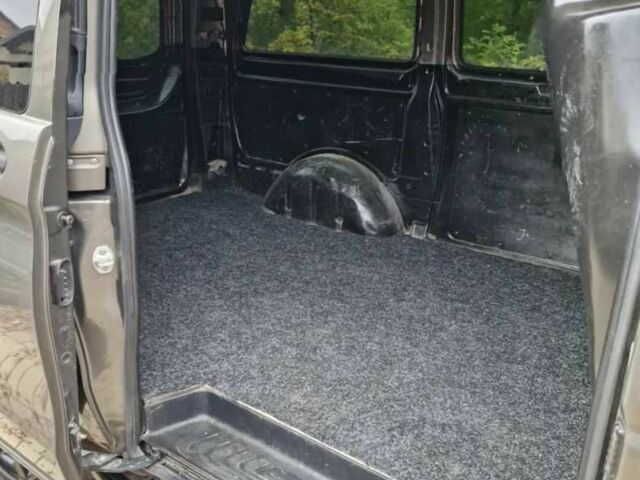 Коричневый Мерседес Вито, объемом двигателя 2.2 л и пробегом 260 тыс. км за 23999 $, фото 15 на Automoto.ua