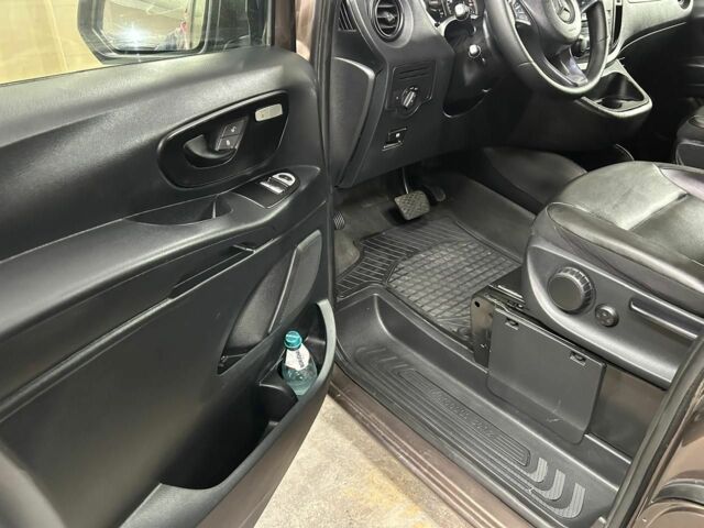 Мерседес Вито 2017 в Черновцах на Automoto.ua Коричневый Мерседес Вито, объемом двигателя 2.1 л и пробегом 238 тыс. км за 28122 $, фото 7 на Automoto.ua