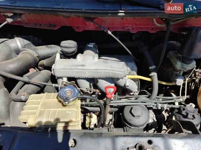 Красный Мерседес Вито, объемом двигателя 2.3 л и пробегом 385 тыс. км за 3700 $, фото 11 на Automoto.ua