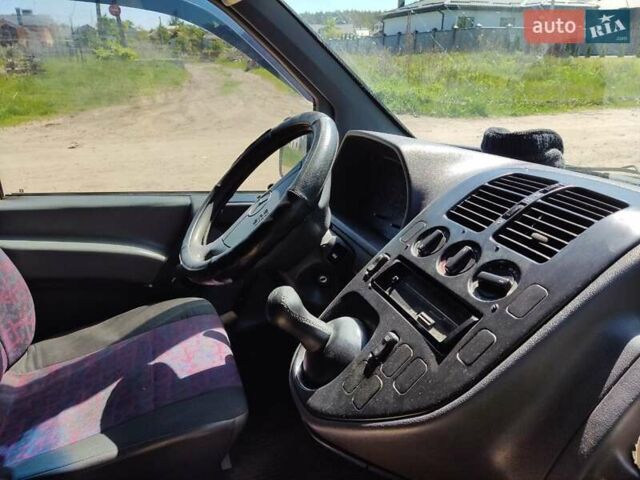 Красный Мерседес Вито, объемом двигателя 2.3 л и пробегом 385 тыс. км за 3700 $, фото 16 на Automoto.ua