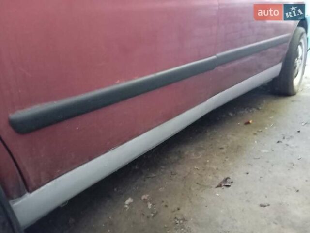 Красный Мерседес Вито, объемом двигателя 2.3 л и пробегом 385 тыс. км за 3700 $, фото 3 на Automoto.ua