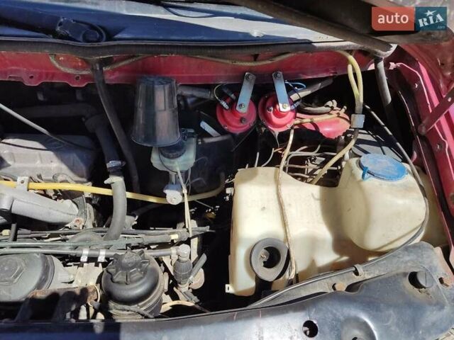 Красный Мерседес Вито, объемом двигателя 2.3 л и пробегом 385 тыс. км за 3700 $, фото 10 на Automoto.ua