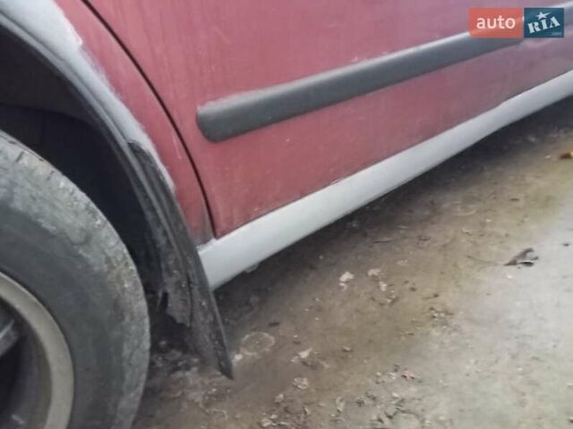 Красный Мерседес Вито, объемом двигателя 2.3 л и пробегом 385 тыс. км за 3700 $, фото 4 на Automoto.ua