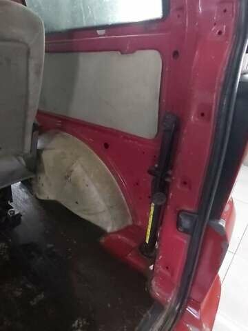 Червоний Мерседес Віто, об'ємом двигуна 2.15 л та пробігом 277 тис. км за 3000 $, фото 12 на Automoto.ua