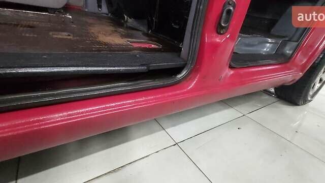 Червоний Мерседес Віто, об'ємом двигуна 2.15 л та пробігом 277 тис. км за 3000 $, фото 11 на Automoto.ua