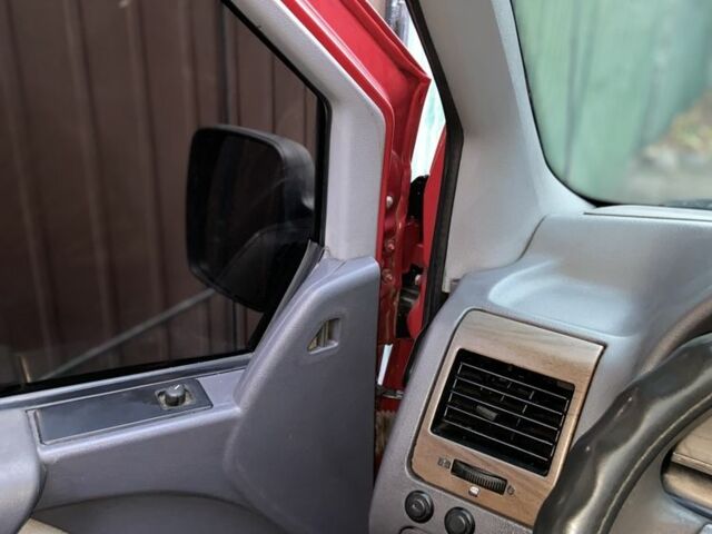 Красный Мерседес Вито, объемом двигателя 2.3 л и пробегом 600 тыс. км за 4300 $, фото 16 на Automoto.ua