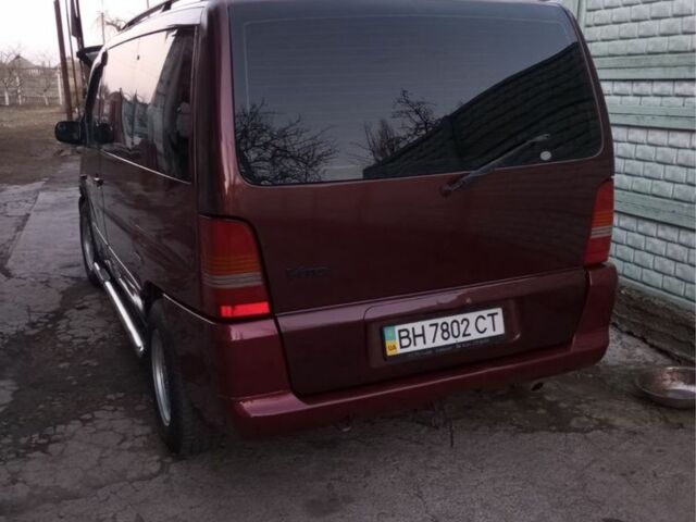 Красный Мерседес Вито, объемом двигателя 2.3 л и пробегом 453 тыс. км за 3900 $, фото 2 на Automoto.ua