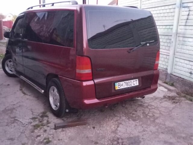 Красный Мерседес Вито, объемом двигателя 2.3 л и пробегом 453 тыс. км за 3900 $, фото 1 на Automoto.ua