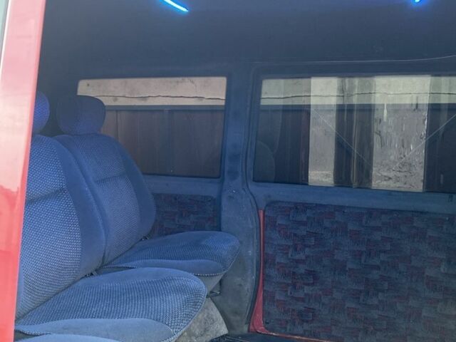 Красный Мерседес Вито, объемом двигателя 2.3 л и пробегом 600 тыс. км за 4300 $, фото 8 на Automoto.ua