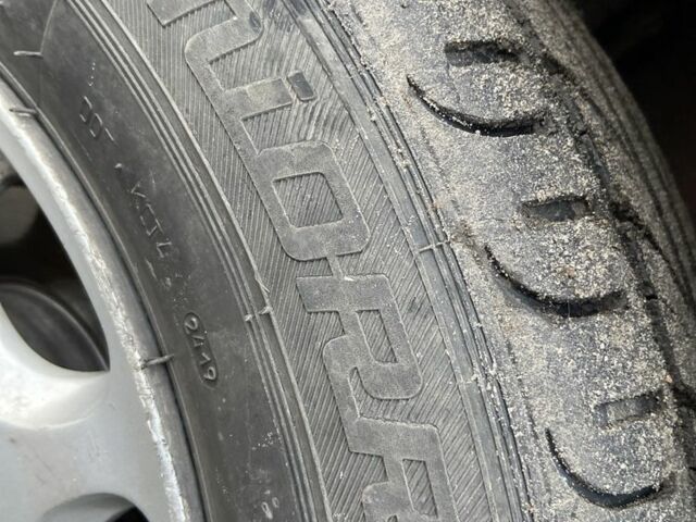 Красный Мерседес Вито, объемом двигателя 2.3 л и пробегом 600 тыс. км за 4300 $, фото 12 на Automoto.ua