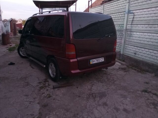 Красный Мерседес Вито, объемом двигателя 2.3 л и пробегом 453 тыс. км за 3900 $, фото 5 на Automoto.ua