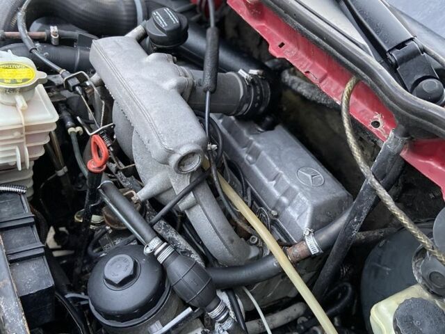 Красный Мерседес Вито, объемом двигателя 2.3 л и пробегом 600 тыс. км за 4300 $, фото 19 на Automoto.ua