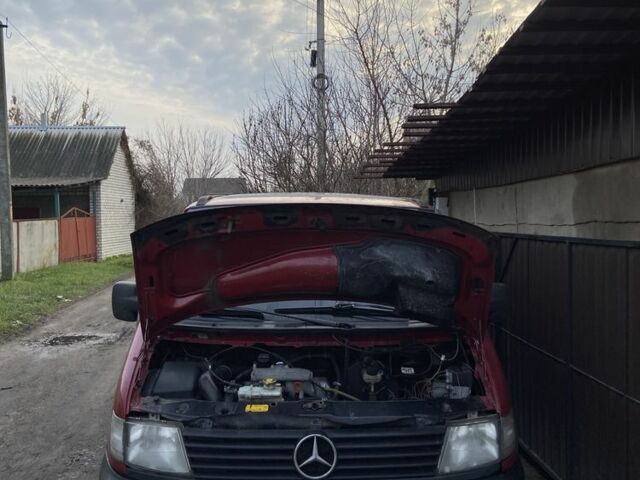 Красный Мерседес Вито, объемом двигателя 2.3 л и пробегом 600 тыс. км за 4300 $, фото 1 на Automoto.ua