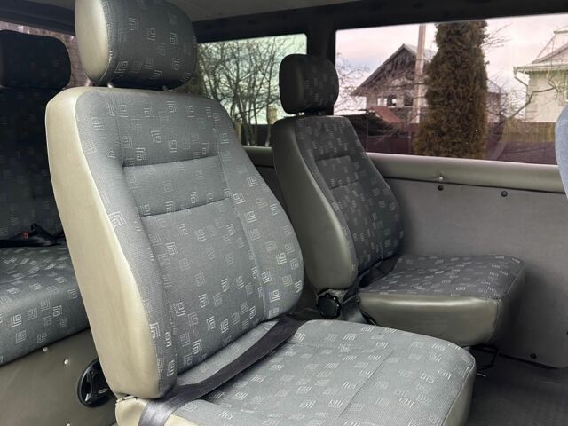 Красный Мерседес Вито, объемом двигателя 2.3 л и пробегом 400 тыс. км за 3650 $, фото 16 на Automoto.ua