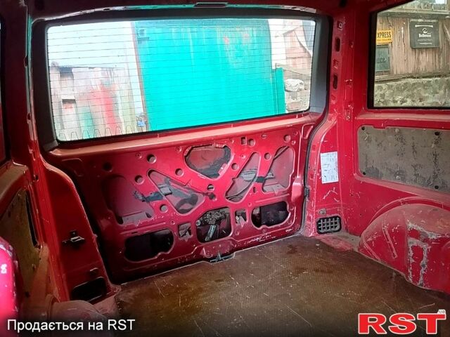 Червоний Мерседес Віто, об'ємом двигуна 2.3 л та пробігом 383 тис. км за 3900 $, фото 7 на Automoto.ua