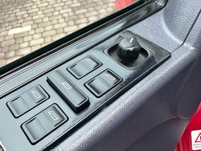 Красный Мерседес Вито, объемом двигателя 2.3 л и пробегом 400 тыс. км за 3650 $, фото 12 на Automoto.ua