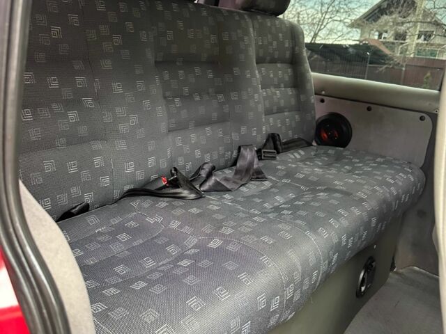 Красный Мерседес Вито, объемом двигателя 2.3 л и пробегом 400 тыс. км за 3650 $, фото 17 на Automoto.ua