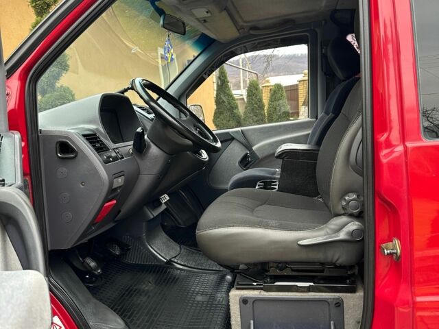 Красный Мерседес Вито, объемом двигателя 2.3 л и пробегом 400 тыс. км за 3650 $, фото 10 на Automoto.ua