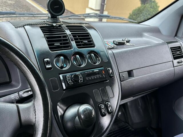 Красный Мерседес Вито, объемом двигателя 2.3 л и пробегом 400 тыс. км за 3650 $, фото 11 на Automoto.ua