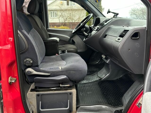 Красный Мерседес Вито, объемом двигателя 2.3 л и пробегом 400 тыс. км за 3650 $, фото 14 на Automoto.ua