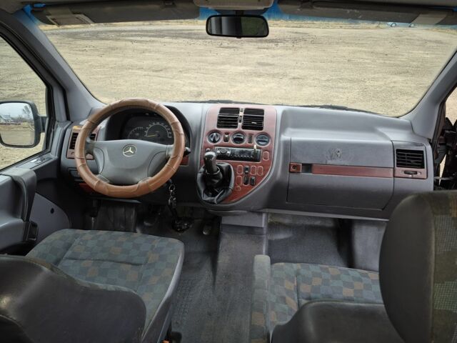 Красный Мерседес Вито, объемом двигателя 2.1 л и пробегом 205 тыс. км за 4399 $, фото 14 на Automoto.ua