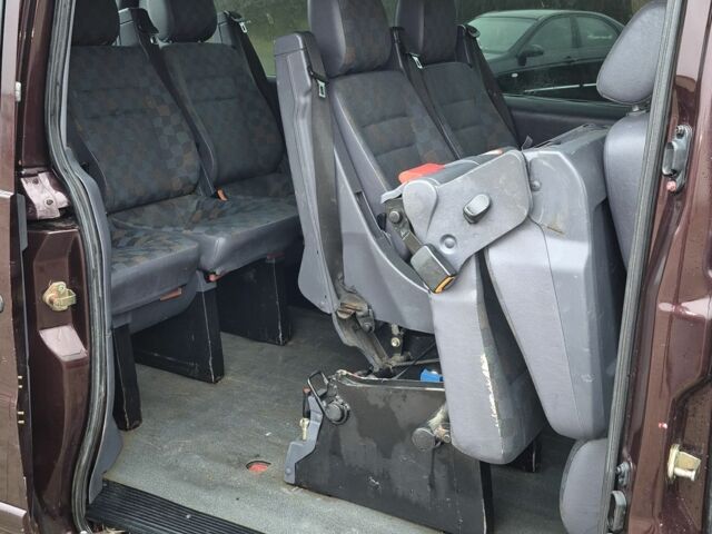 Красный Мерседес Вито, объемом двигателя 2.1 л и пробегом 205 тыс. км за 4399 $, фото 13 на Automoto.ua