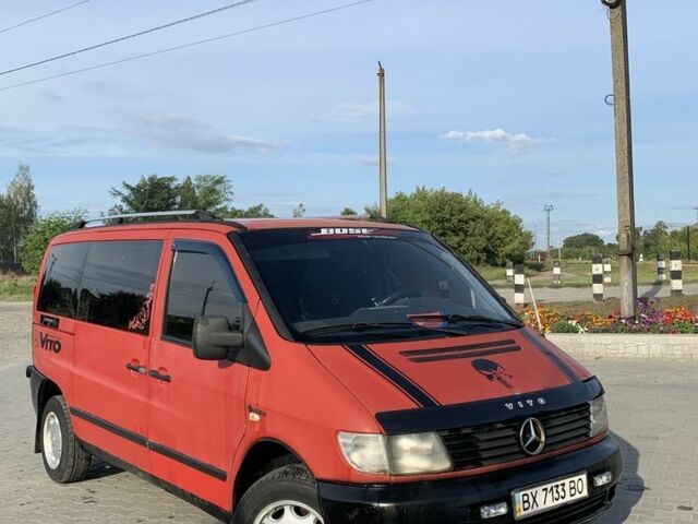 Красный Мерседес Вито, объемом двигателя 2.2 л и пробегом 420 тыс. км за 3350 $, фото 2 на Automoto.ua