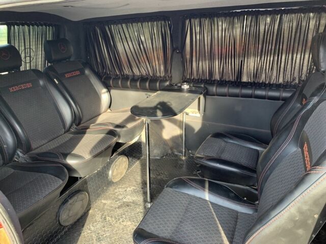 Красный Мерседес Вито, объемом двигателя 2.2 л и пробегом 420 тыс. км за 3350 $, фото 4 на Automoto.ua