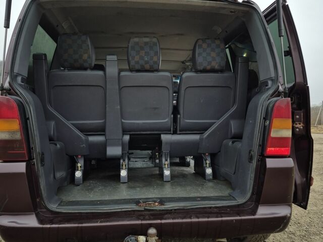 Красный Мерседес Вито, объемом двигателя 2.1 л и пробегом 205 тыс. км за 4399 $, фото 16 на Automoto.ua