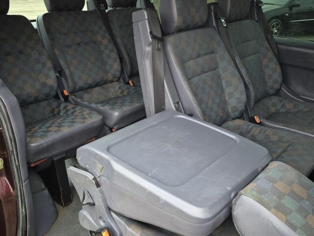 Красный Мерседес Вито, объемом двигателя 2.1 л и пробегом 205 тыс. км за 4399 $, фото 12 на Automoto.ua