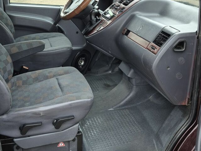 Красный Мерседес Вито, объемом двигателя 2.1 л и пробегом 205 тыс. км за 4399 $, фото 10 на Automoto.ua