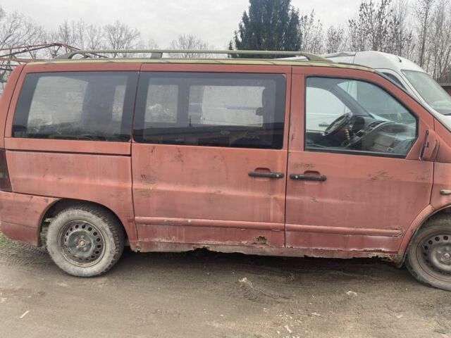 Красный Мерседес Вито, объемом двигателя 2.1 л и пробегом 314 тыс. км за 1700 $, фото 1 на Automoto.ua