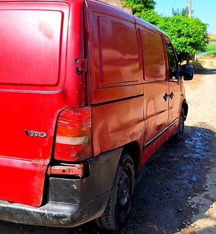 Красный Мерседес Вито, объемом двигателя 2.2 л и пробегом 0 тыс. км за 2500 $, фото 3 на Automoto.ua