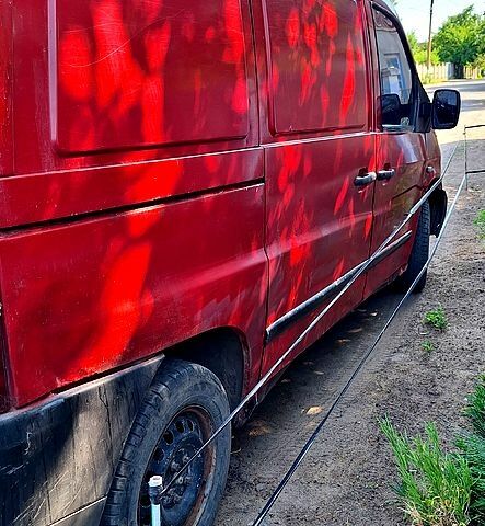 Красный Мерседес Вито, объемом двигателя 2.2 л и пробегом 0 тыс. км за 2500 $, фото 2 на Automoto.ua