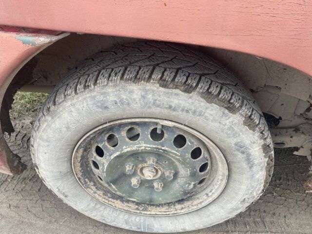 Красный Мерседес Вито, объемом двигателя 2.1 л и пробегом 314 тыс. км за 1700 $, фото 3 на Automoto.ua