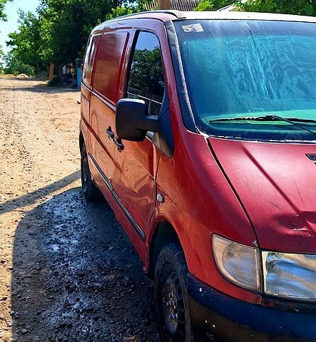 Красный Мерседес Вито, объемом двигателя 2.2 л и пробегом 0 тыс. км за 2500 $, фото 5 на Automoto.ua