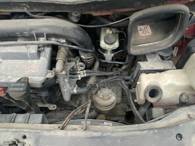 Красный Мерседес Вито, объемом двигателя 2.1 л и пробегом 314 тыс. км за 1700 $, фото 7 на Automoto.ua