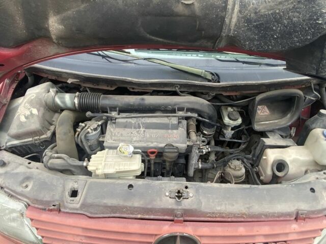 Красный Мерседес Вито, объемом двигателя 2.1 л и пробегом 314 тыс. км за 1700 $, фото 6 на Automoto.ua