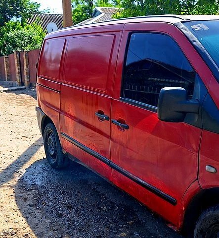 Красный Мерседес Вито, объемом двигателя 2.2 л и пробегом 0 тыс. км за 2500 $, фото 4 на Automoto.ua