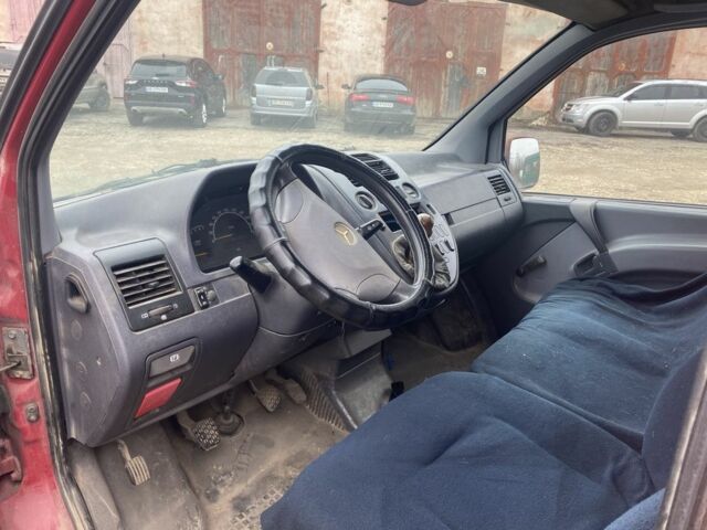 Красный Мерседес Вито, объемом двигателя 2.1 л и пробегом 314 тыс. км за 1700 $, фото 4 на Automoto.ua