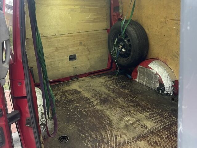 Червоний Мерседес Віто, об'ємом двигуна 2.1 л та пробігом 500 тис. км за 6300 $, фото 6 на Automoto.ua