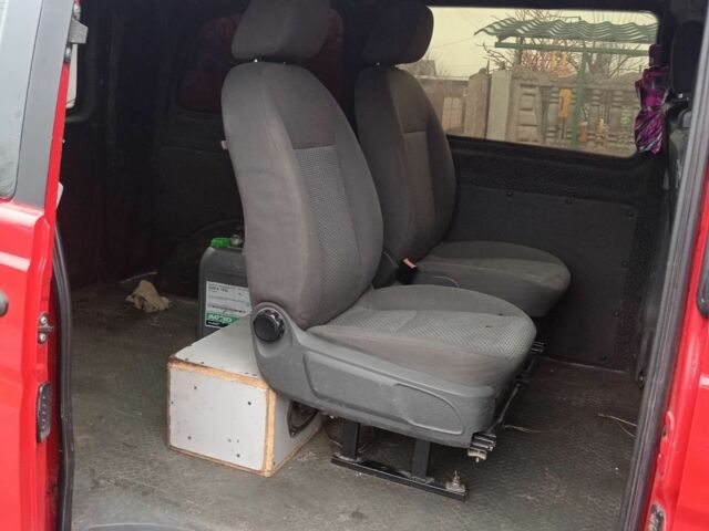 Красный Мерседес Вито, объемом двигателя 2.1 л и пробегом 334 тыс. км за 6200 $, фото 9 на Automoto.ua