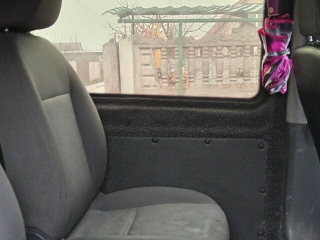 Красный Мерседес Вито, объемом двигателя 2.1 л и пробегом 334 тыс. км за 6200 $, фото 10 на Automoto.ua