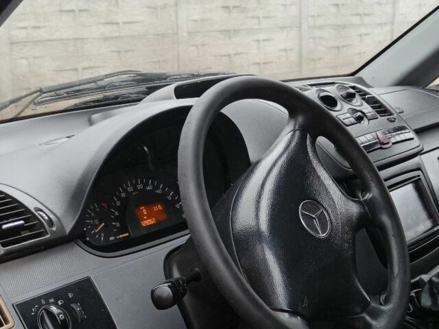 Красный Мерседес Вито, объемом двигателя 2.1 л и пробегом 334 тыс. км за 6200 $, фото 6 на Automoto.ua