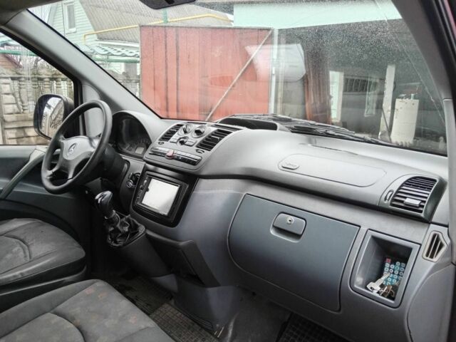 Красный Мерседес Вито, объемом двигателя 2.1 л и пробегом 334 тыс. км за 6200 $, фото 4 на Automoto.ua